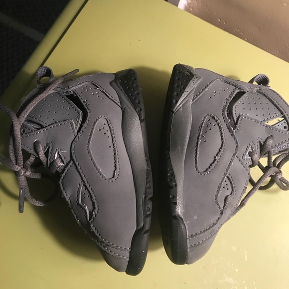 Toddler Boy Jordan’s size 6c - Picture 3 of 8